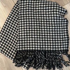 Black and White Houndstooth Scarf